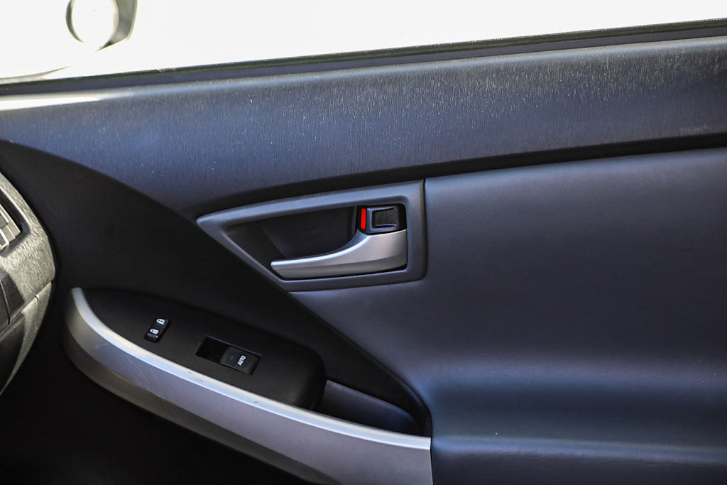 Thumbnail: 2015 Toyota Prius - 24