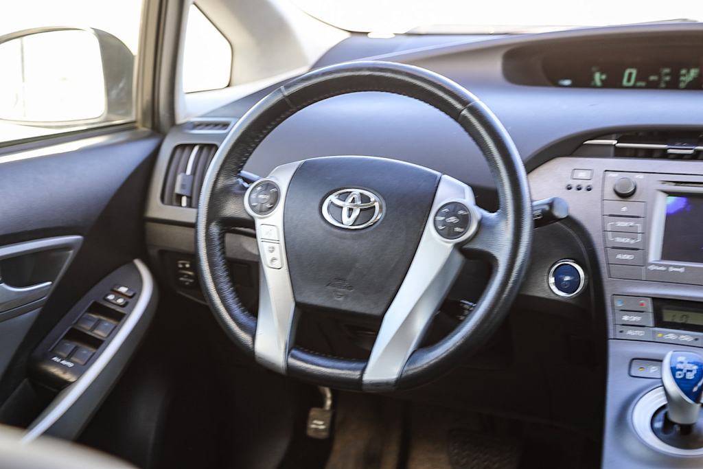 Thumbnail: 2015 Toyota Prius - 12