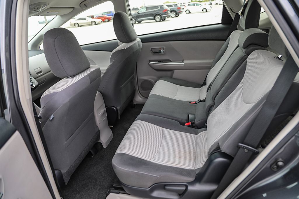 Thumbnail: 2015 Toyota Prius v - 11