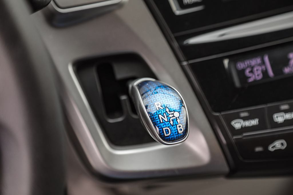 Thumbnail: 2015 Toyota Prius v - 14