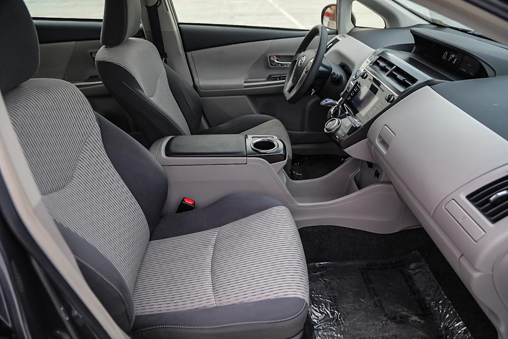 Thumbnail: 2015 Toyota Prius v - 9