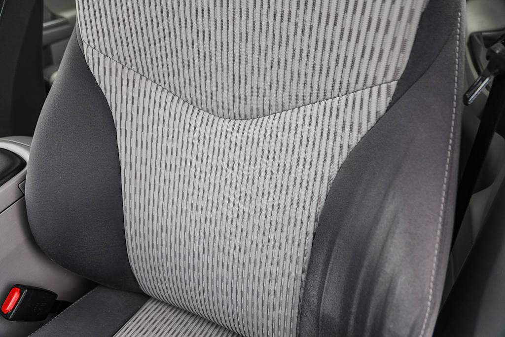 Thumbnail: 2015 Toyota Prius v - 25