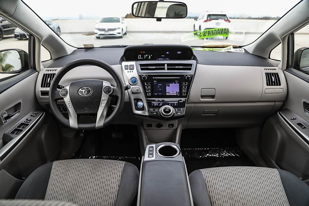 Thumbnail: 2015 Toyota Prius v - 2