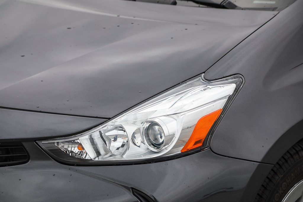 Thumbnail: 2015 Toyota Prius v - 18