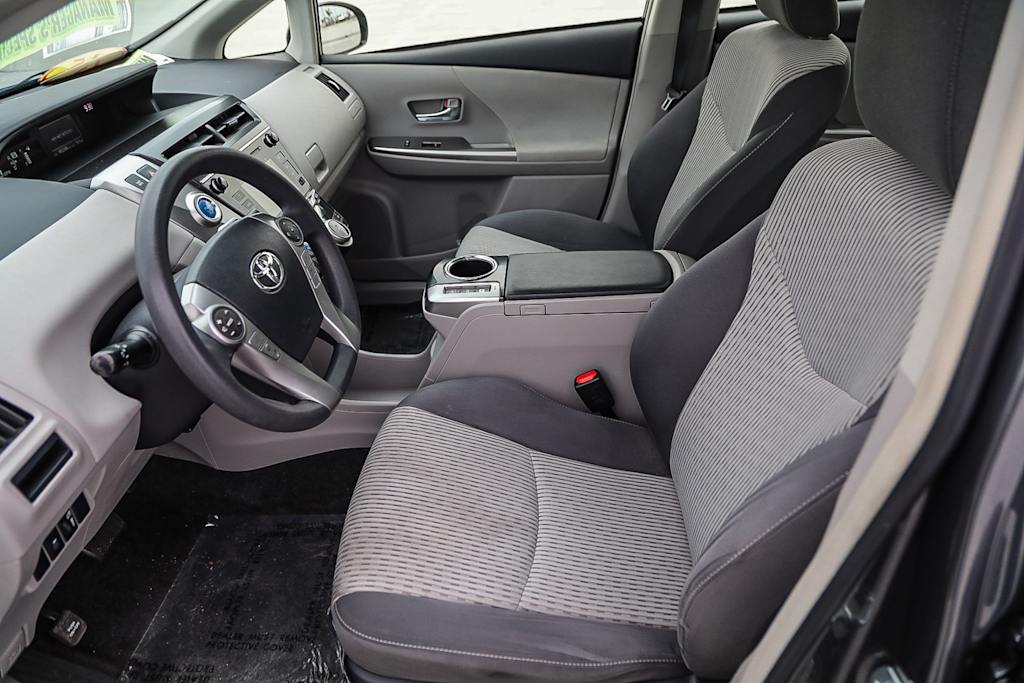 Thumbnail: 2015 Toyota Prius v - 10