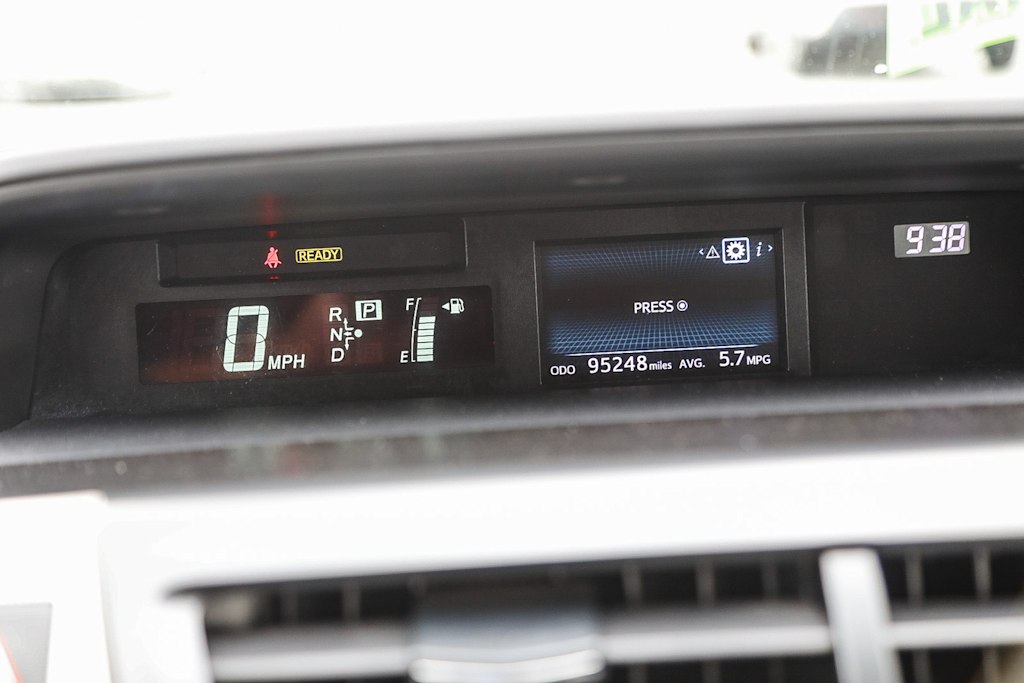 Thumbnail: 2015 Toyota Prius v - 23