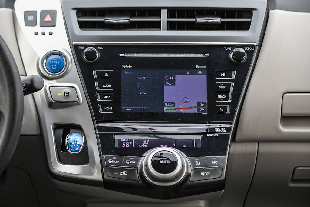 Thumbnail: 2015 Toyota Prius v - 13