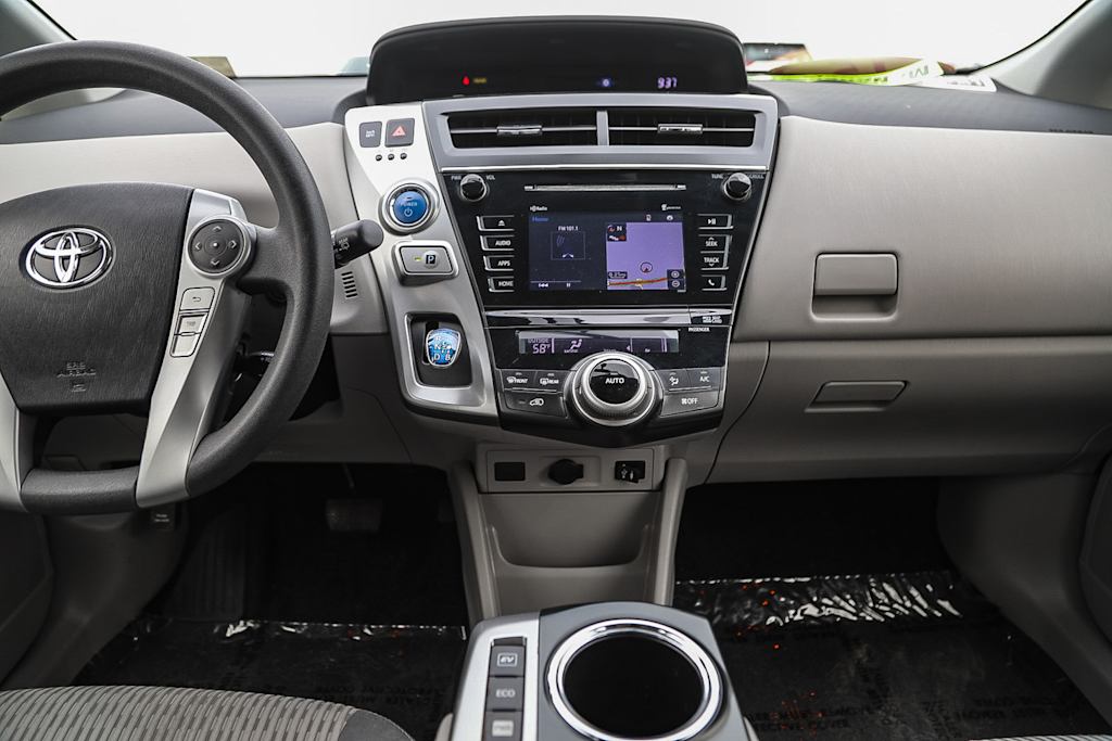 Thumbnail: 2015 Toyota Prius v - 8