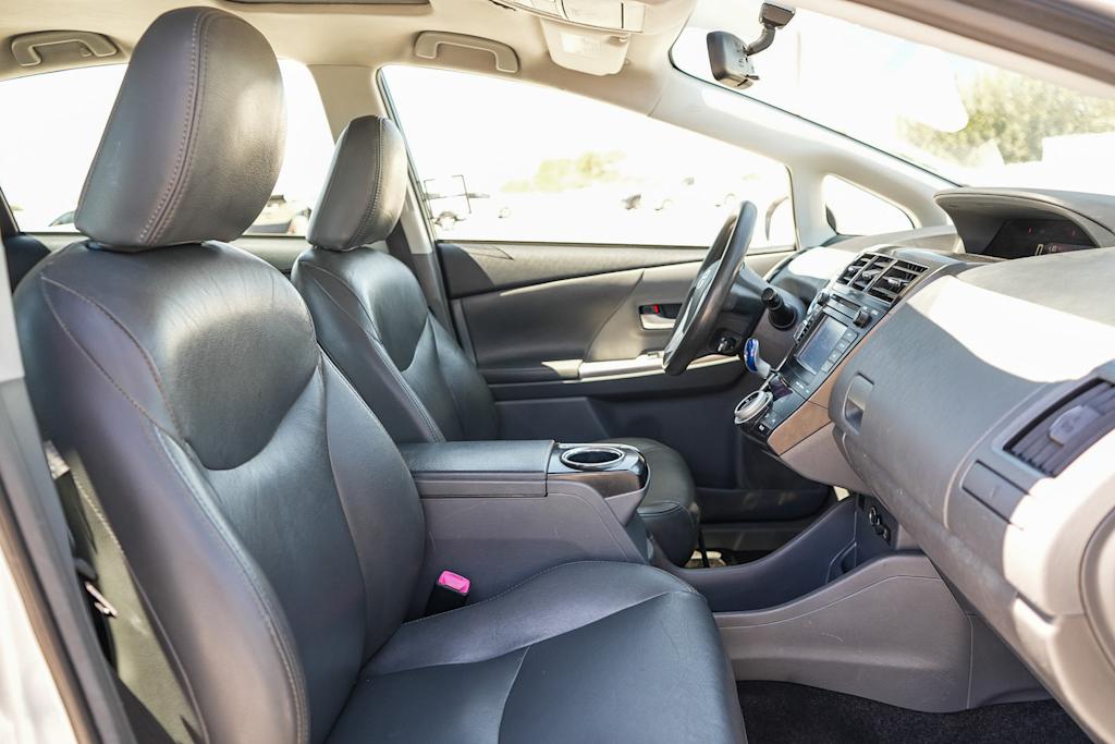 Thumbnail: 2013 Toyota Prius v - 9