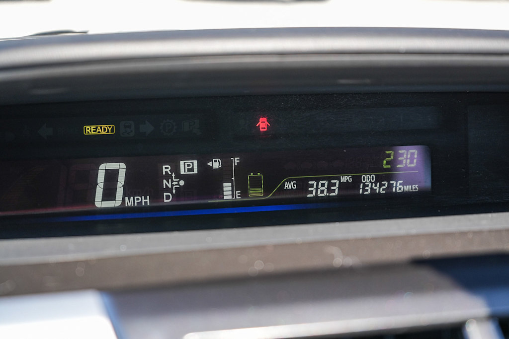 Thumbnail: 2013 Toyota Prius v - 15
