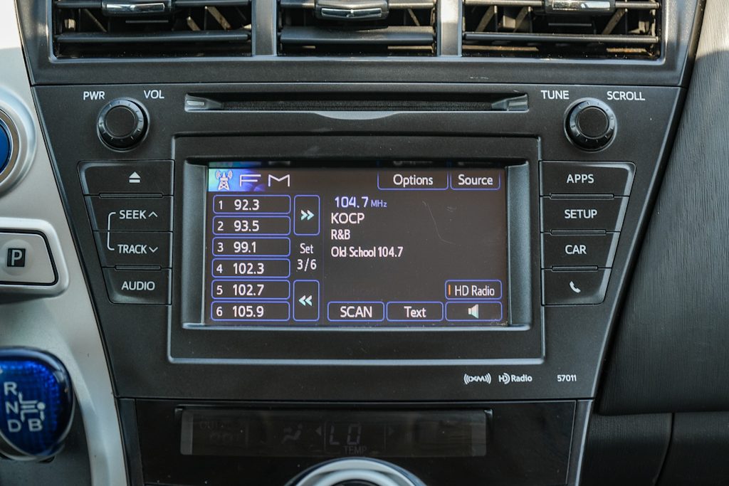 Thumbnail: 2013 Toyota Prius v - 14