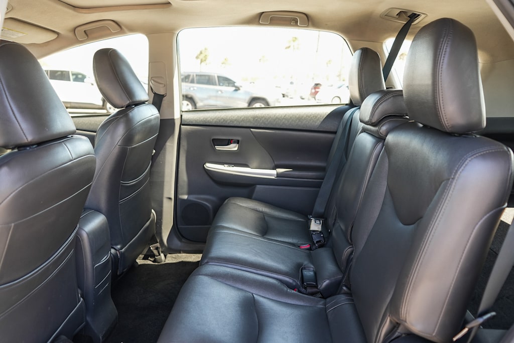 Thumbnail: 2013 Toyota Prius v - 11