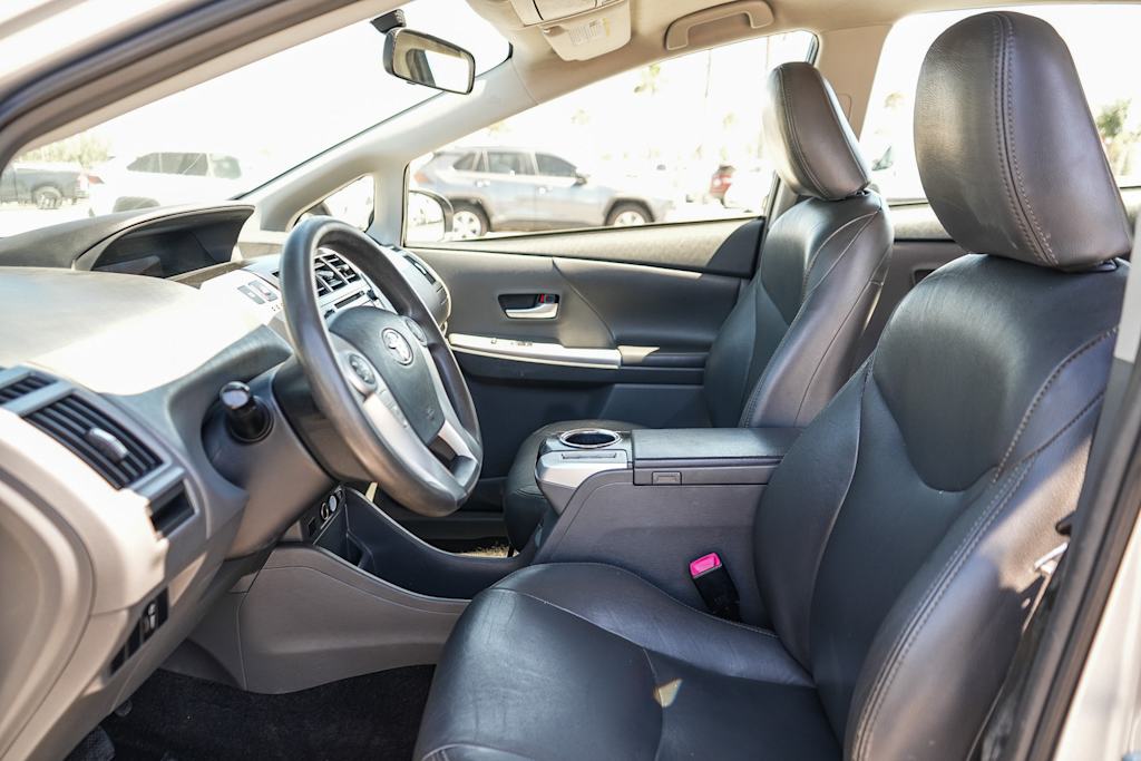 Thumbnail: 2013 Toyota Prius v - 10