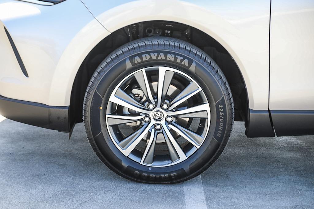 Thumbnail: 2021 Toyota Venza - 6