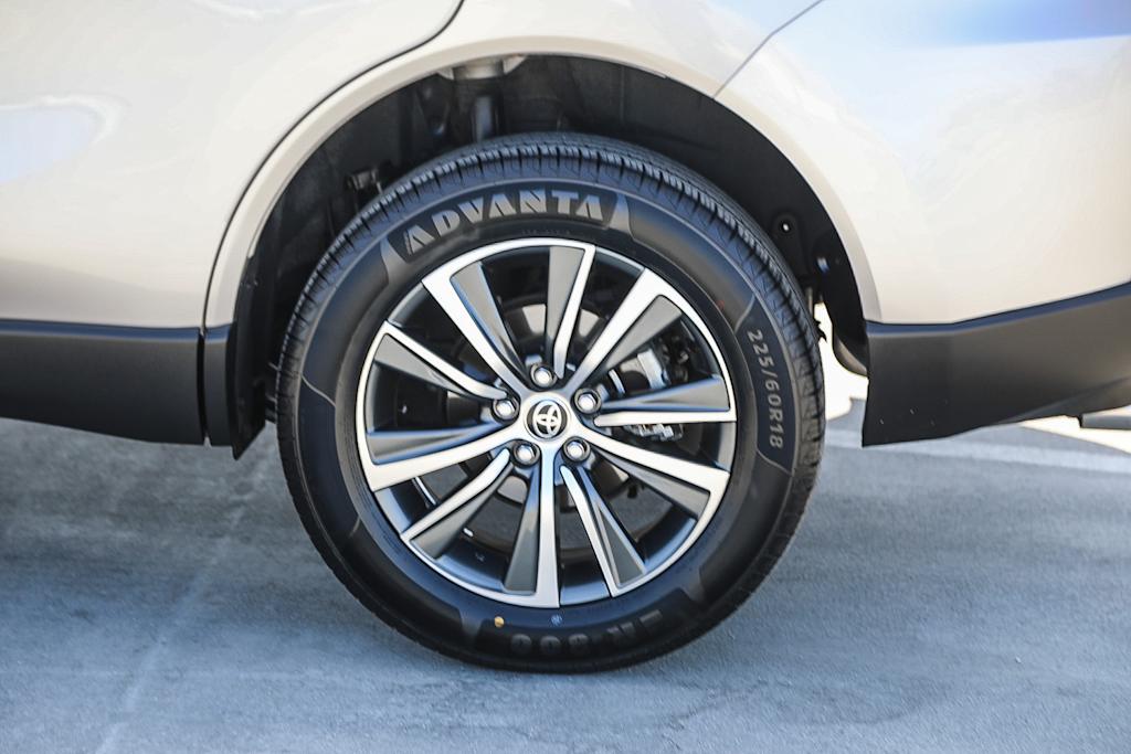 Thumbnail: 2021 Toyota Venza - 21