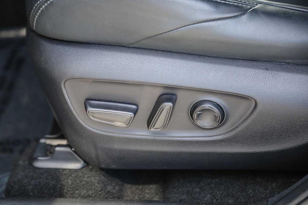 Thumbnail: 2023 Toyota Venza - 22