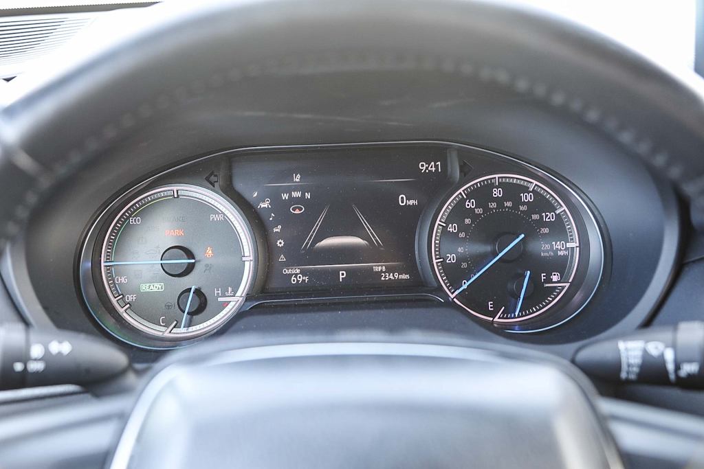 Thumbnail: 2023 Toyota Venza - 15