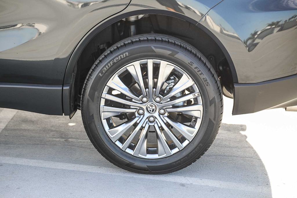 Thumbnail: 2023 Toyota Venza - 21