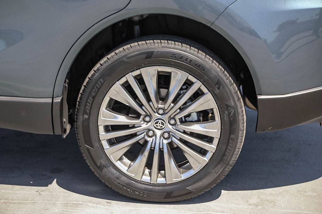 Thumbnail: 2024 Toyota Venza - 21