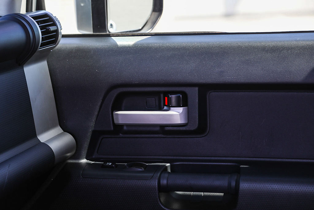 Thumbnail: 2007 Toyota FJ Cruiser - 24