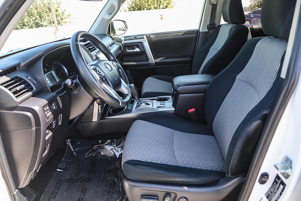 Thumbnail: 2015 Toyota 4Runner - 10