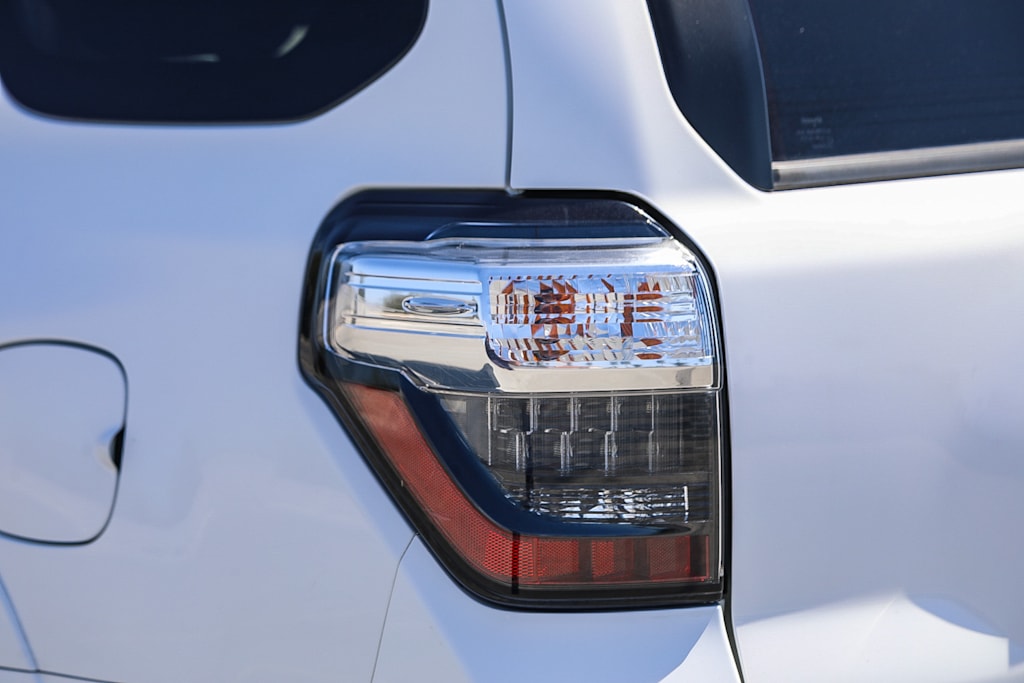 Thumbnail: 2015 Toyota 4Runner - 21
