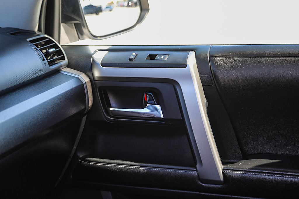 Thumbnail: 2015 Toyota 4Runner - 24