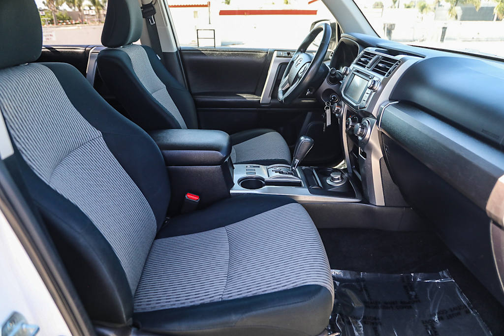 Thumbnail: 2015 Toyota 4Runner - 9
