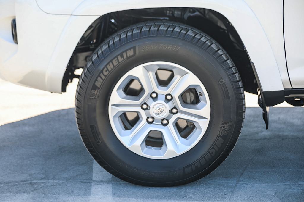 Thumbnail: 2015 Toyota 4Runner - 6