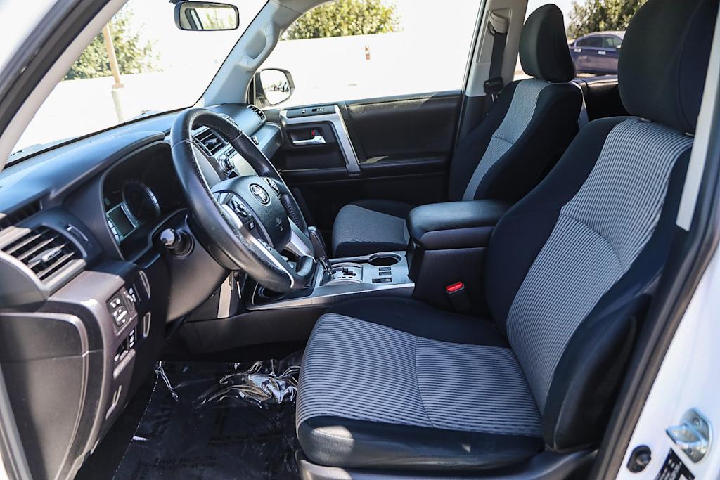 Thumbnail: 2015 Toyota 4Runner - 29