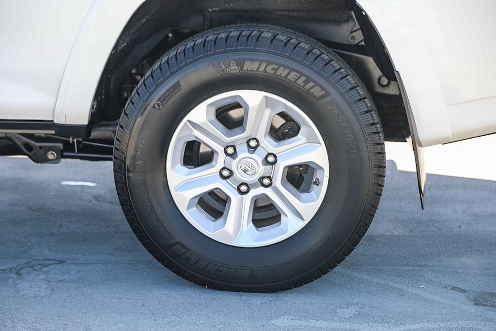 Thumbnail: 2015 Toyota 4Runner - 22