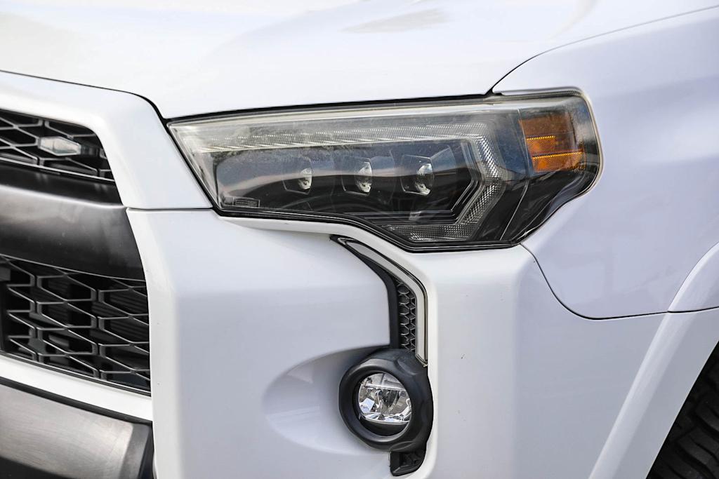 Thumbnail: 2022 Toyota 4Runner - 10