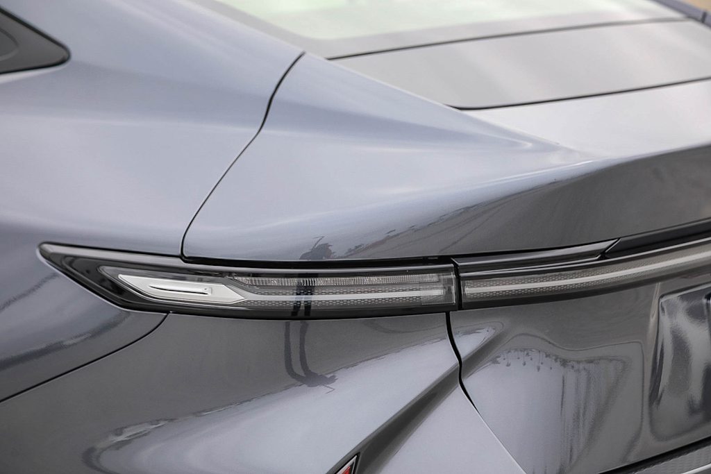 Thumbnail: 2026 Lexus ES - 21