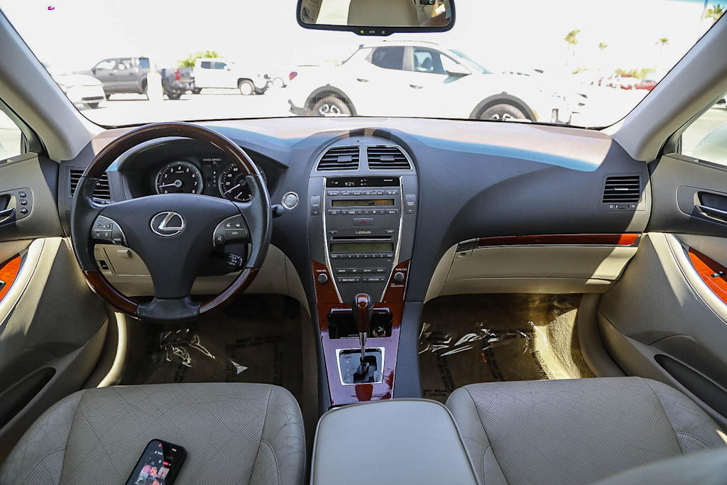 Thumbnail: 2011 Lexus ES - 2