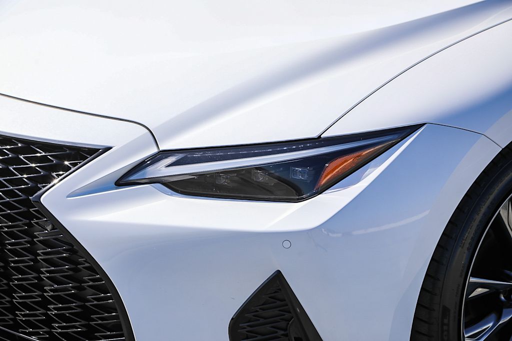 Thumbnail: 2025 Lexus ES - 20