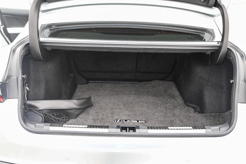 Thumbnail: 2021 Lexus IS - 17