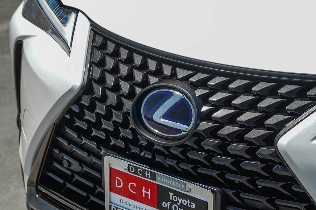 Thumbnail: 2021 Lexus UX - 6