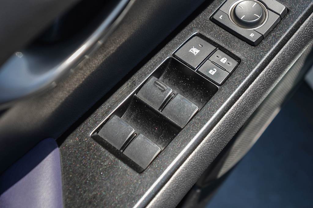 Thumbnail: 2021 Lexus UX - 28