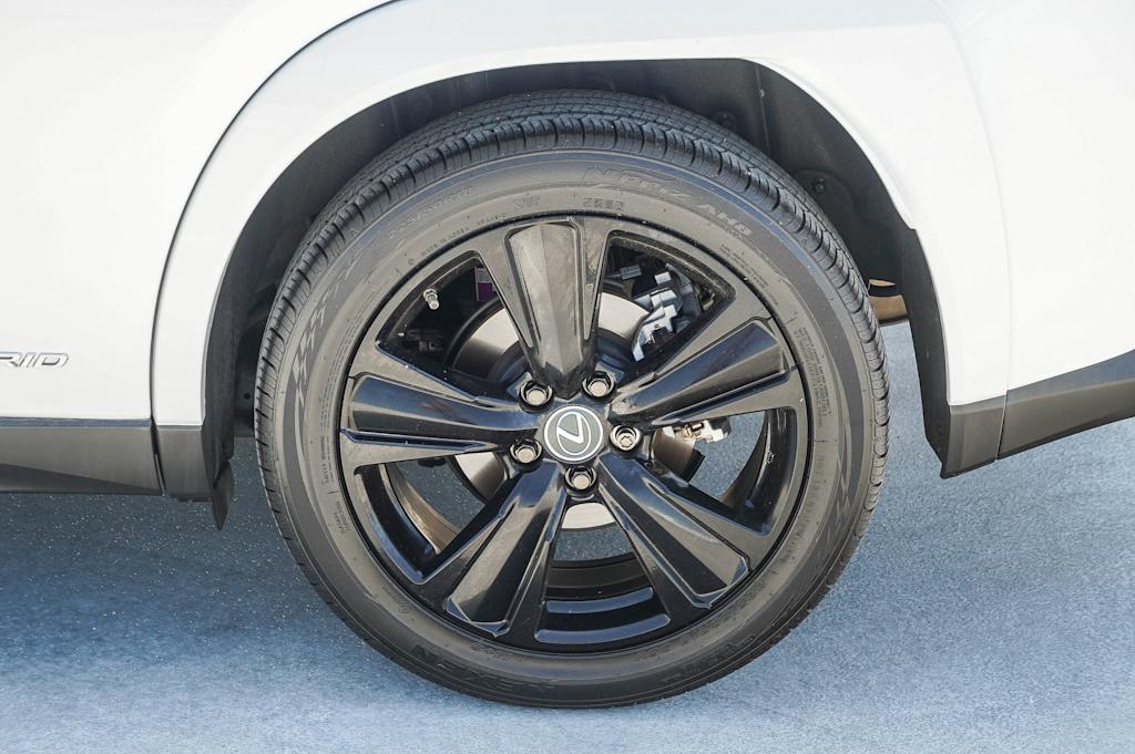 Thumbnail: 2021 Lexus UX - 23