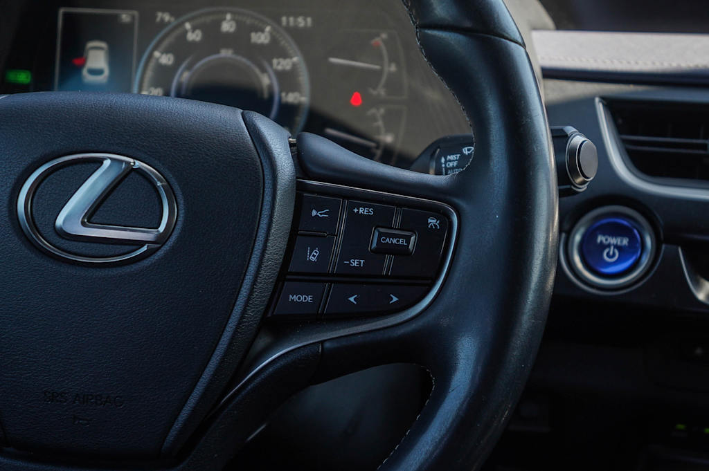 Thumbnail: 2021 Lexus UX - 26