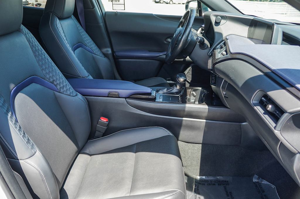 Thumbnail: 2021 Lexus UX - 10