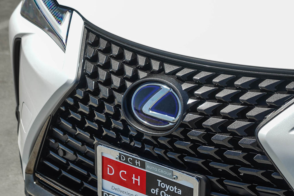 Thumbnail: 2021 Lexus UX - 6