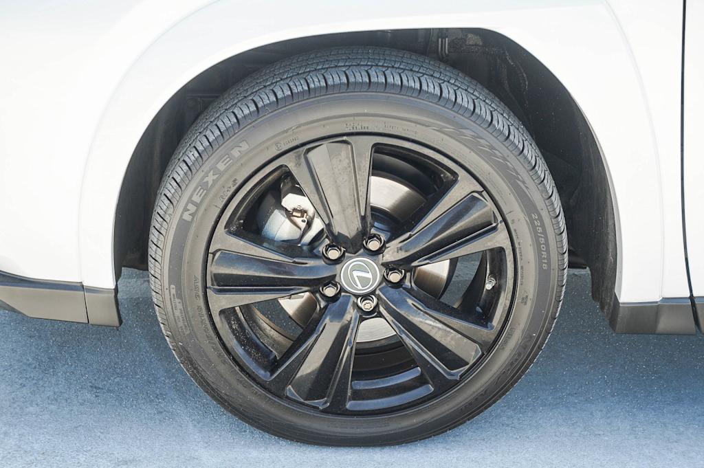 Thumbnail: 2021 Lexus UX - 7