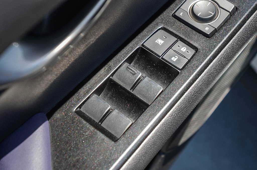Thumbnail: 2021 Lexus UX - 27