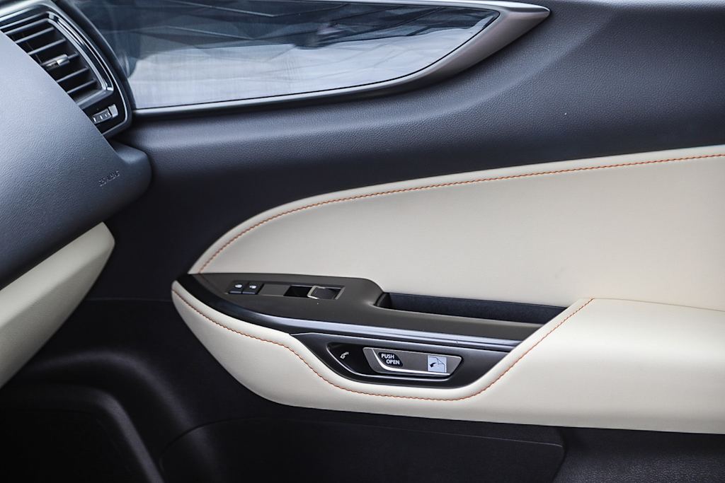 Thumbnail: 2024 Lexus ES - 24