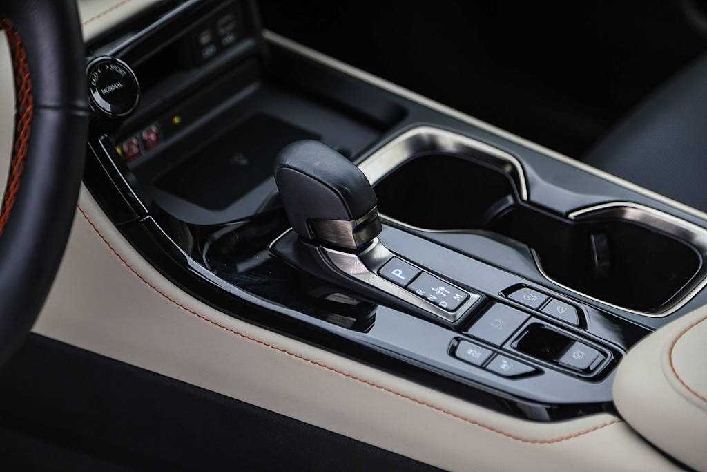 Thumbnail: 2024 Lexus ES - 13