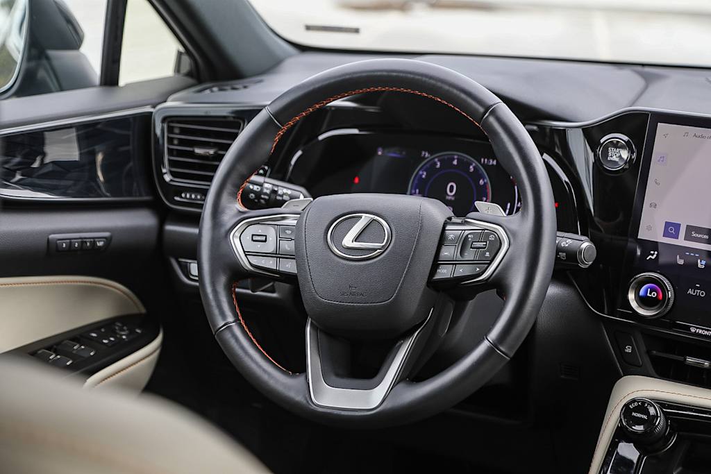 Thumbnail: 2024 Lexus ES - 8