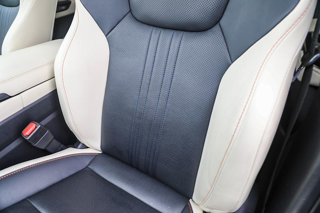 Thumbnail: 2024 Lexus ES - 26