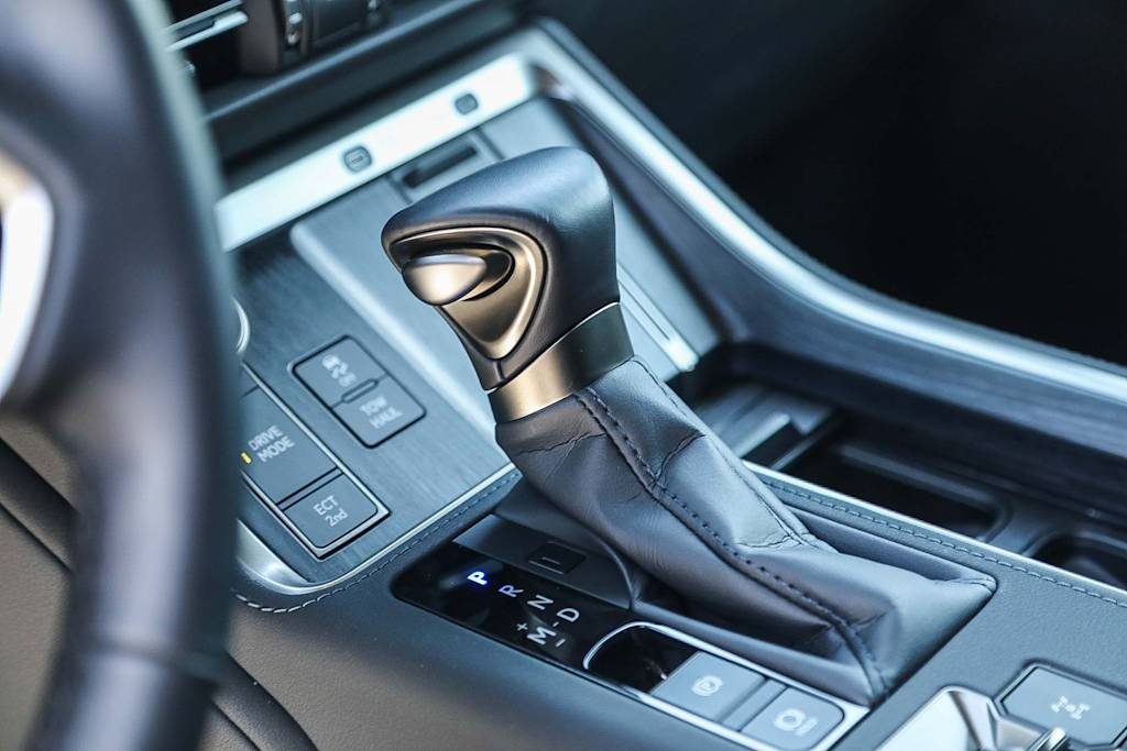 Thumbnail: 2025 Lexus ES - 14