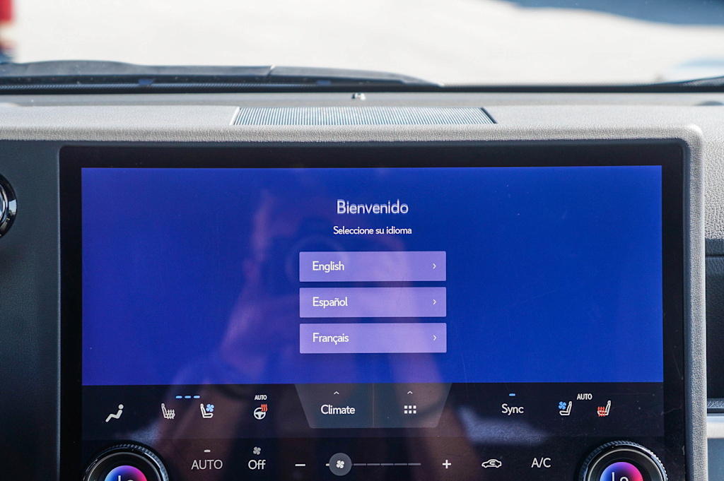 Thumbnail: 2024 Lexus ES - 23